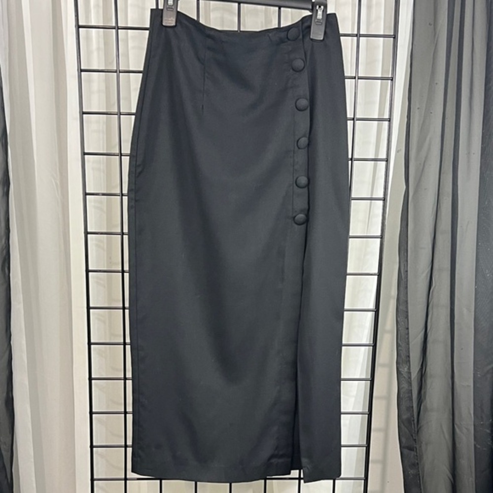 Chic Black Buttoned Maxi Skirt